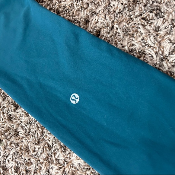 Lululemon Wunder Train High-Rise Tight 25"
Storm Teal Sz 6 - Picture 11 of 12